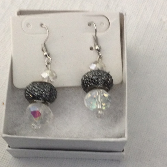 Chic Silver and Crystal Dangle Earrings NWOT .* - Picture 1 of 4
